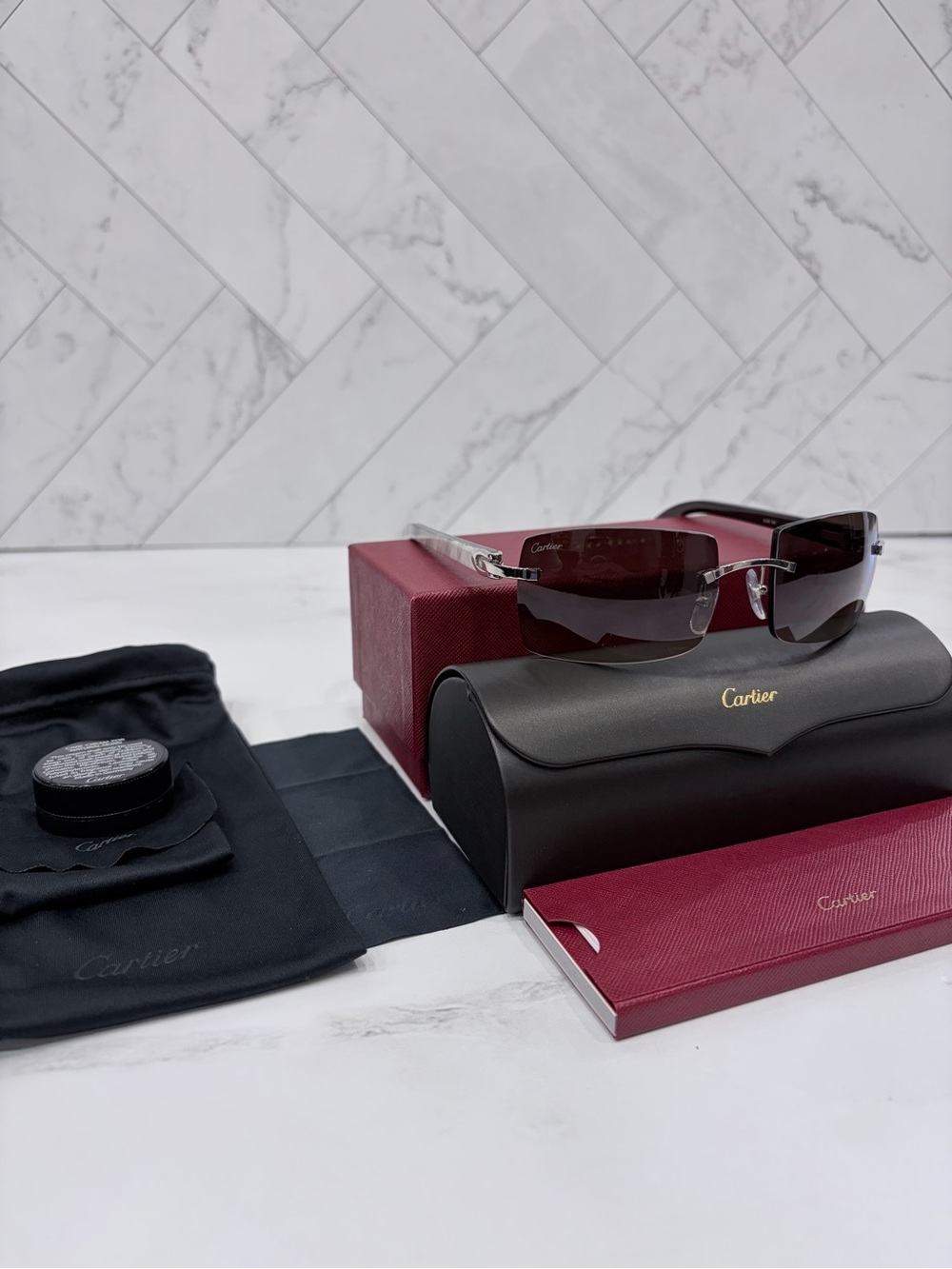 Cartier SUNGLASSES C ALLONGÉ DE
CARTIER MOTIF white horns